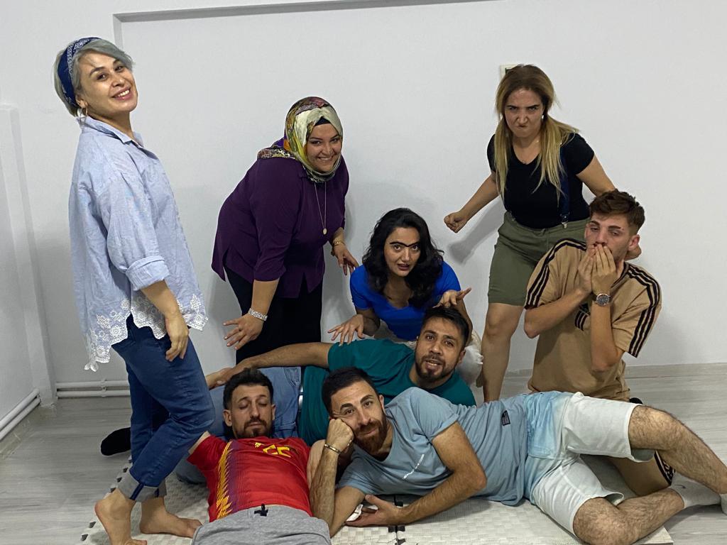 Ayfer Kölük Ay kızlar bu adamlara ne olmuş...Yalandan Döndük...